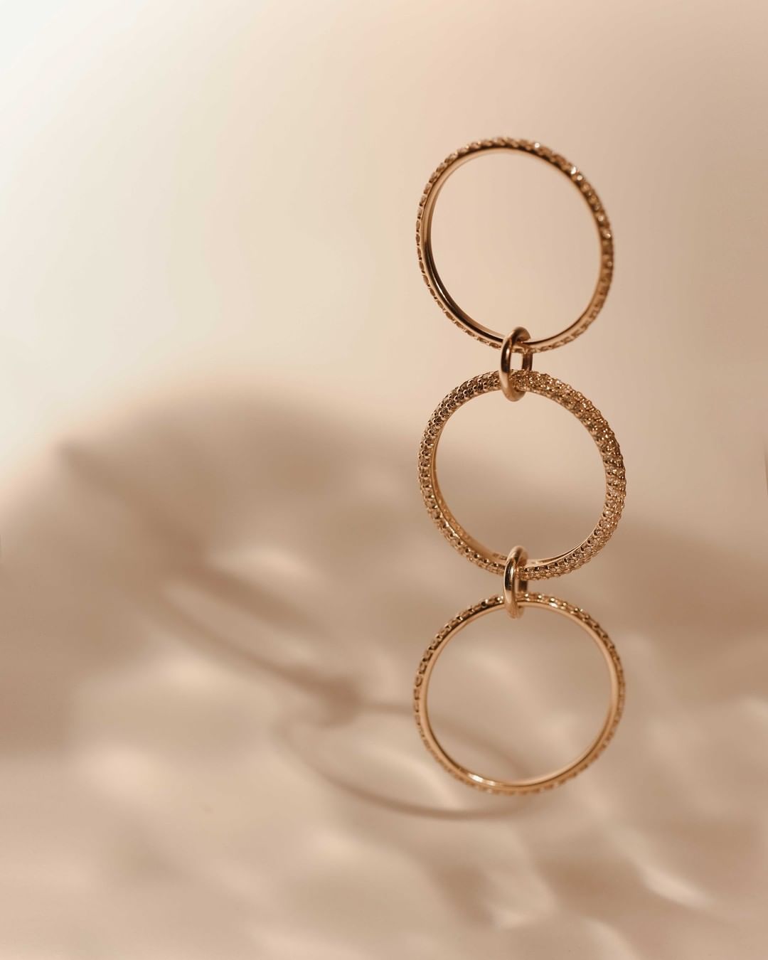 Каблучка з білого золота з розсипом діамантів Dress Code, SOVA