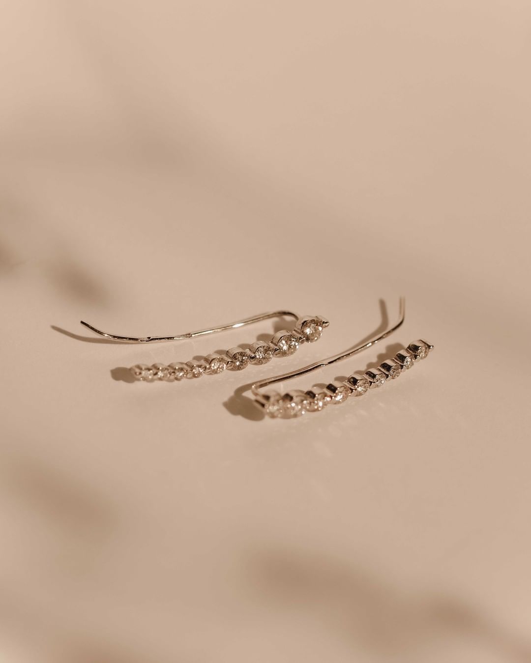 Cережки з білого золота з діамантами Dress code, SOVA