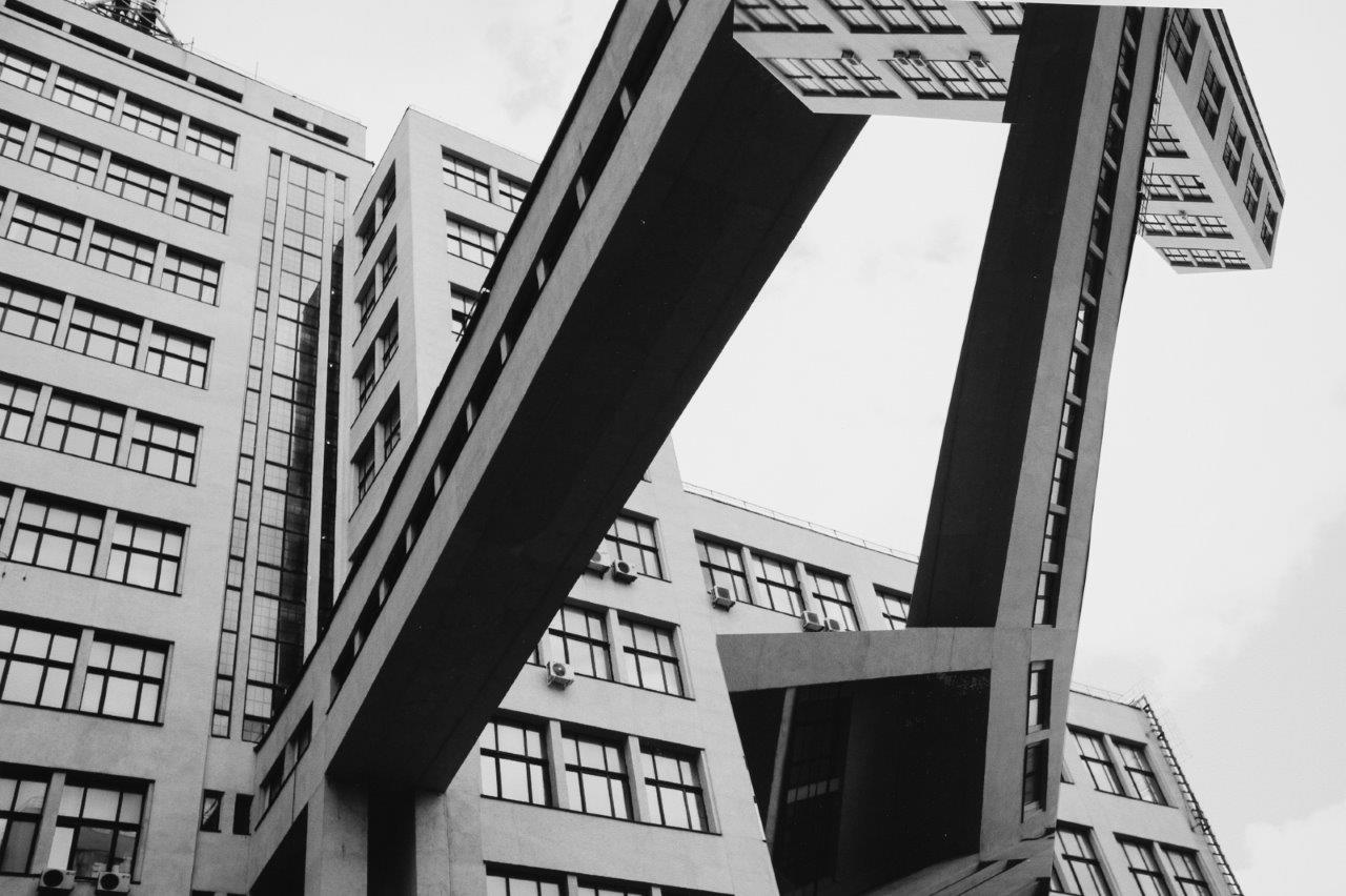 Из серии «Нужные конструкции в промежутках забытого времени», 2021 фотомонтаж, фото Елена Сапонова