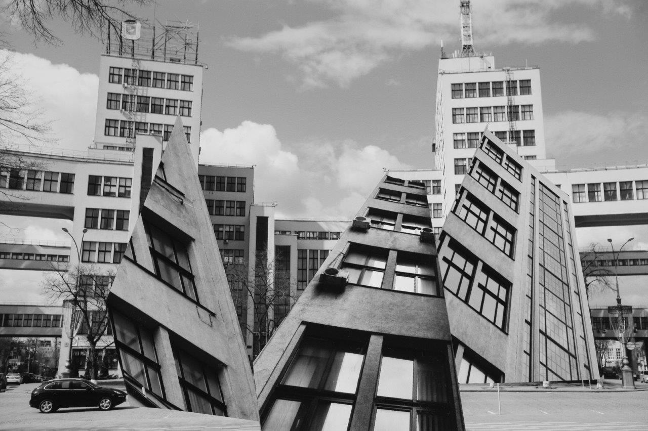 Из серии «Нужные конструкции в промежутках забытого времени», 2021 фотомонтаж, фото Елена Сапонова