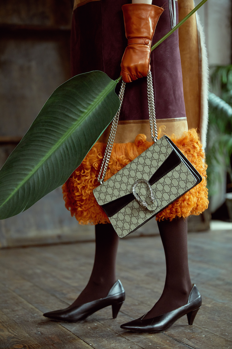 Меховой жилет — Vlasta Kopylova, перчатки — Liaboo.com, сумка — Gucci, туфли-лодочки — Bevza, серьги — Samokish