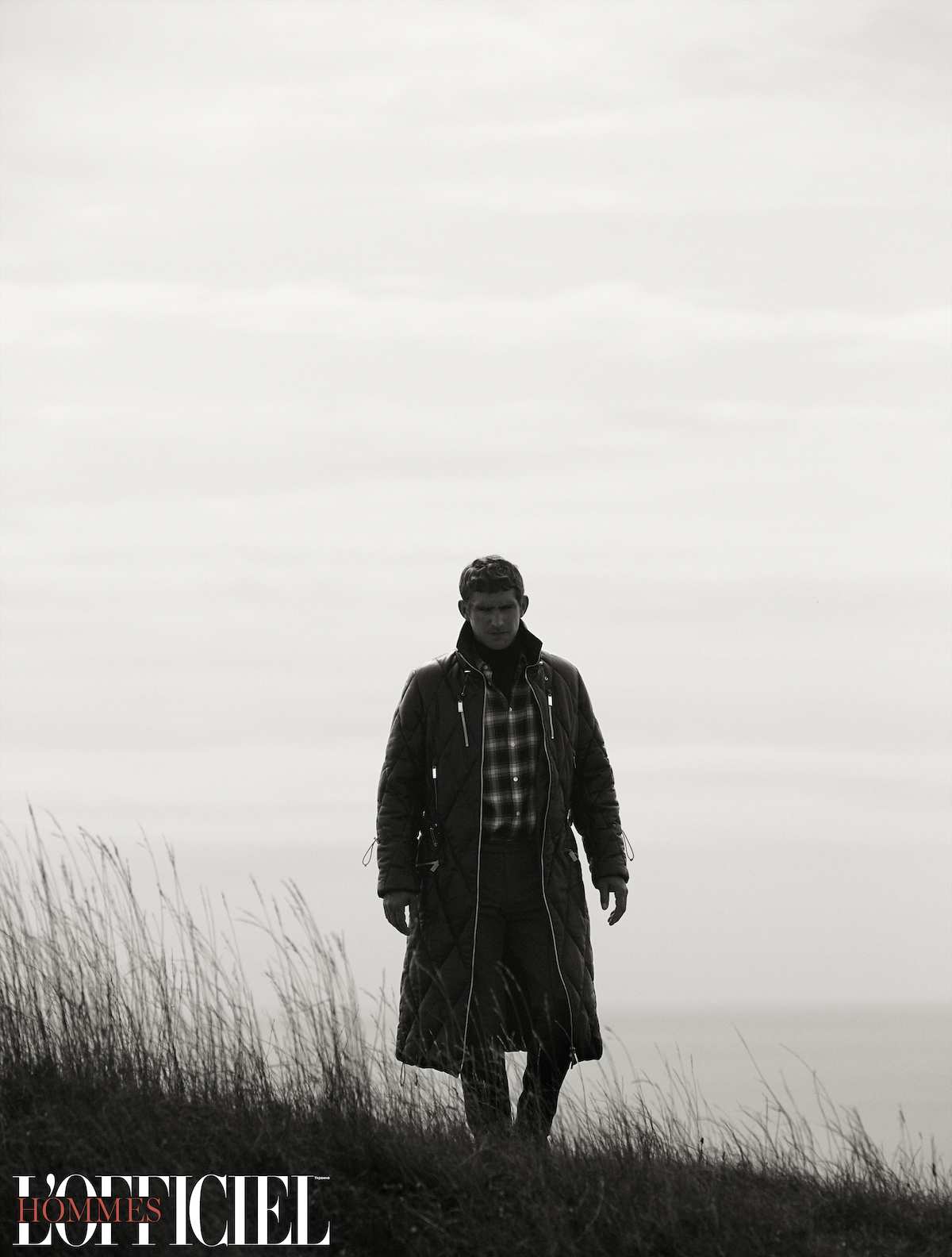 Пальто, брюки – Blood Brother, рубашка Versace, поло Cortili, ботинки Prada 