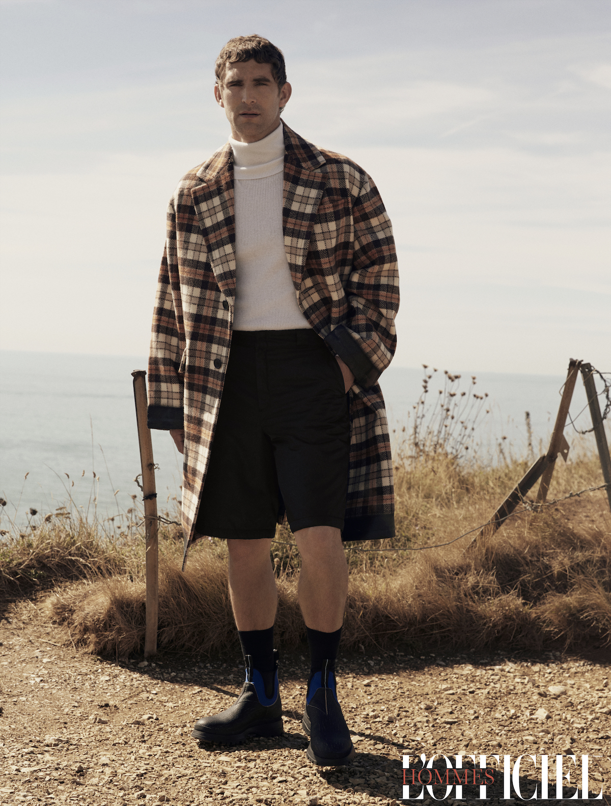 Пальто, шорты, носки, ботинки – Prada,  гольф Аrela 