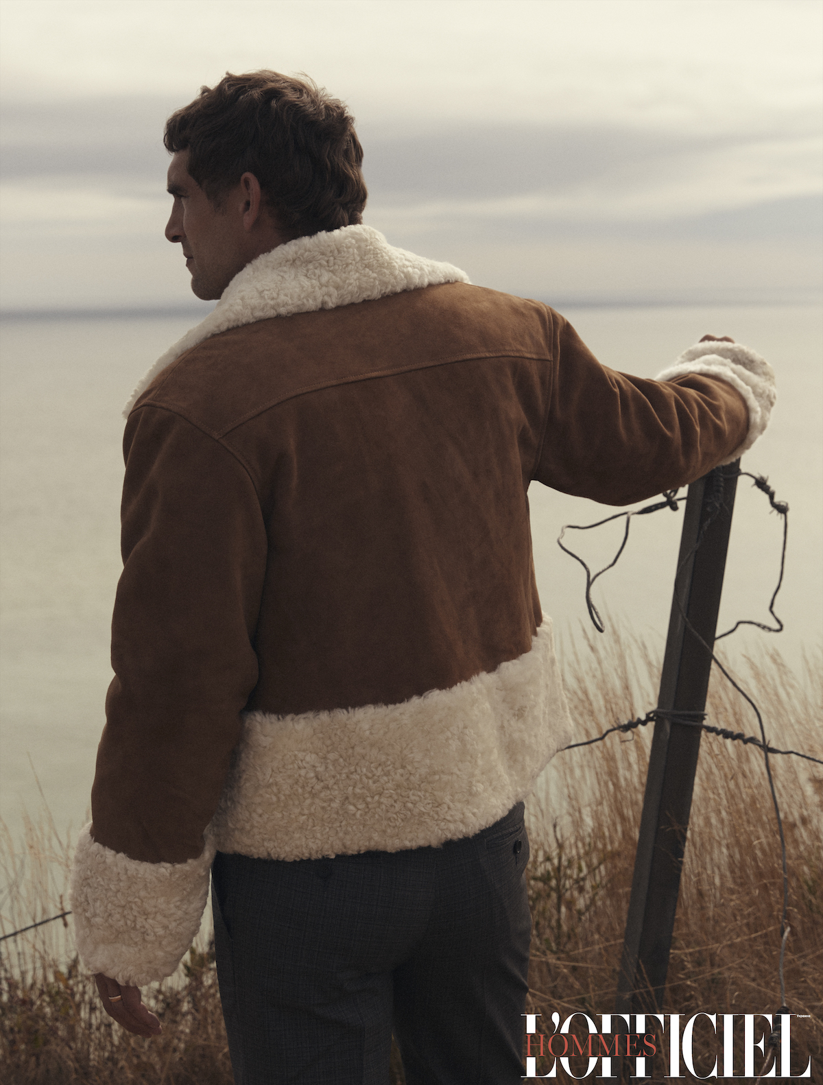 Куртка Chin Menswear, брюки Brooks Brothers 