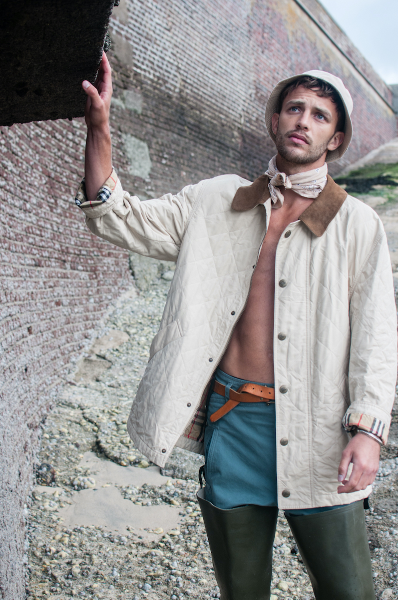 Брюки, Isabel Marant, сапоги Aigle, браслет Harpo, куртка Burberry, панама, бандана, ремень — винтаж из Hippy Market 