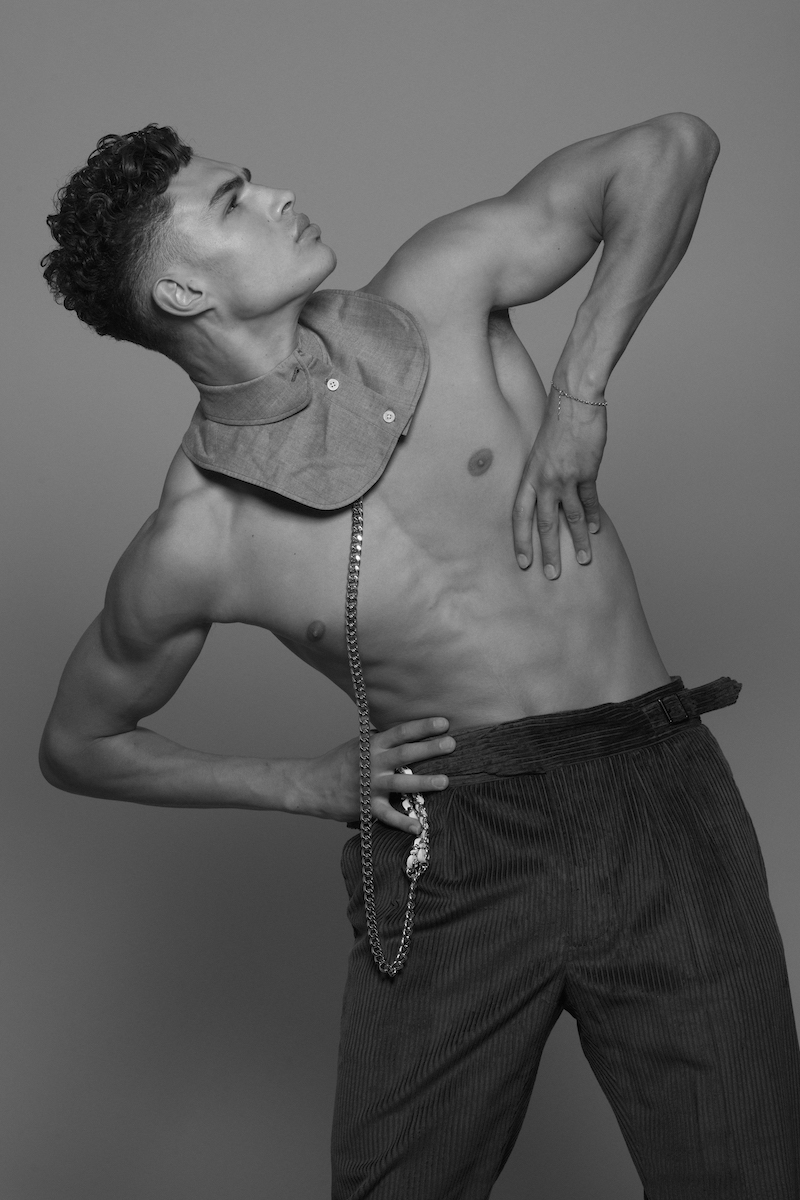 Манишка Carven, пояс Simona Corsellini, брюки Roda 