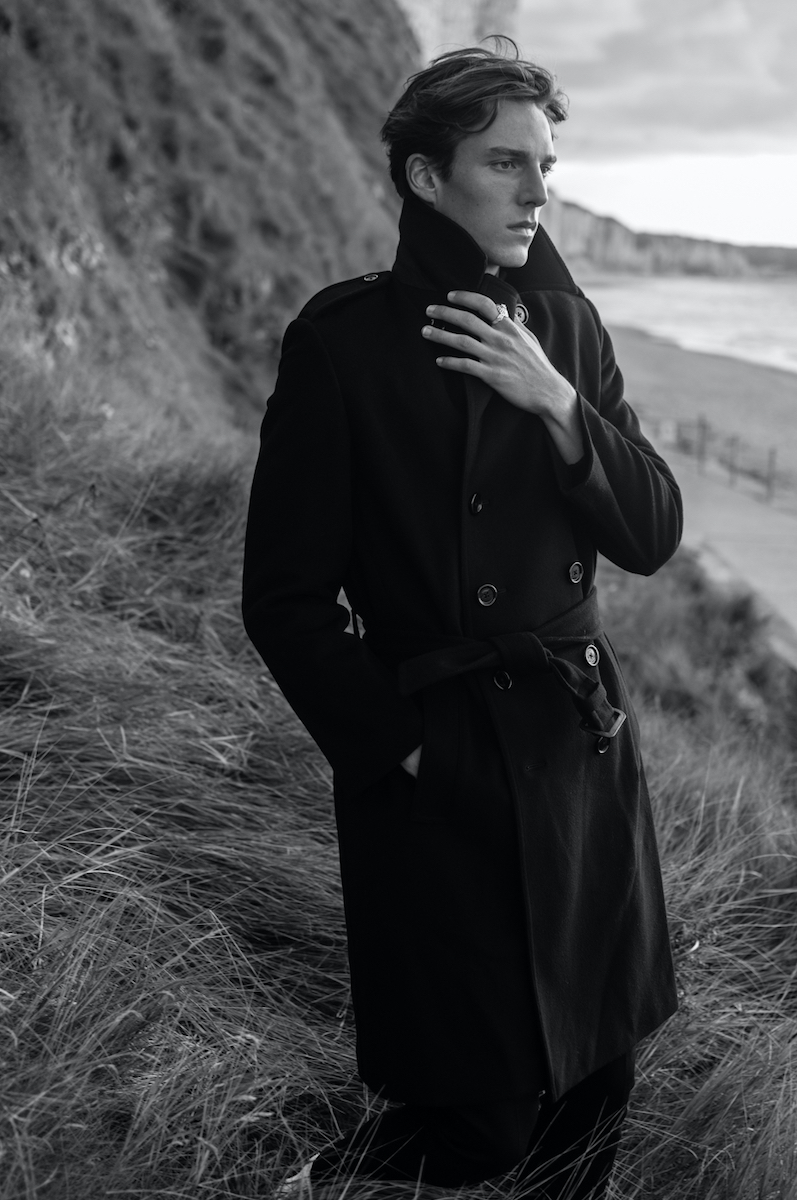 Тренч Celine By Hedi Slimane, Кольцо — собственность модели 