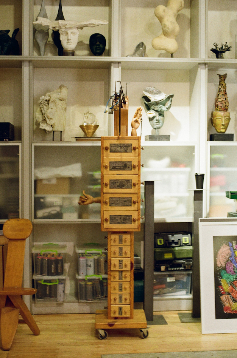 Михаил Рева, «Модулёр», дерево, инкрустация металлом, 2005 