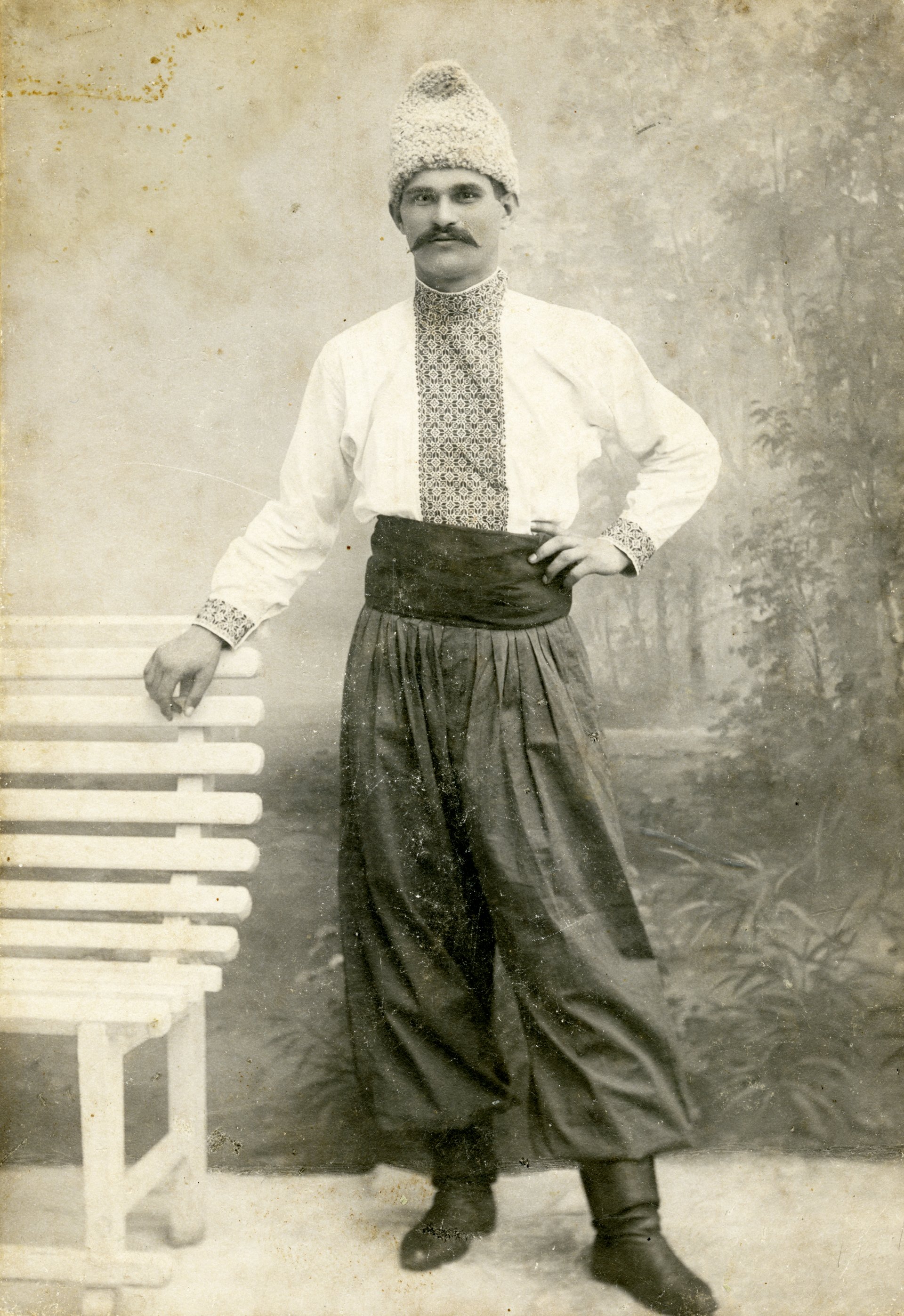 Молодий чоловік у святковому вбранні, Вінницька область