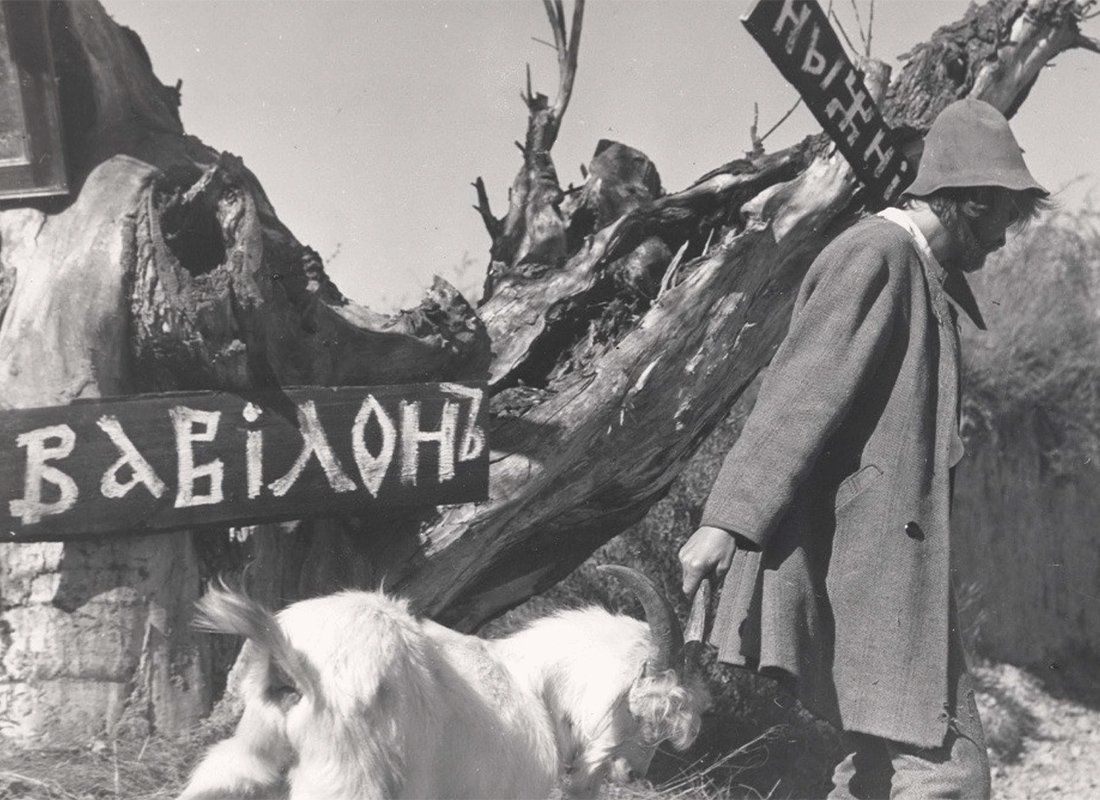 Иван Миколайчук на съемках фильма «Вавилон XX»