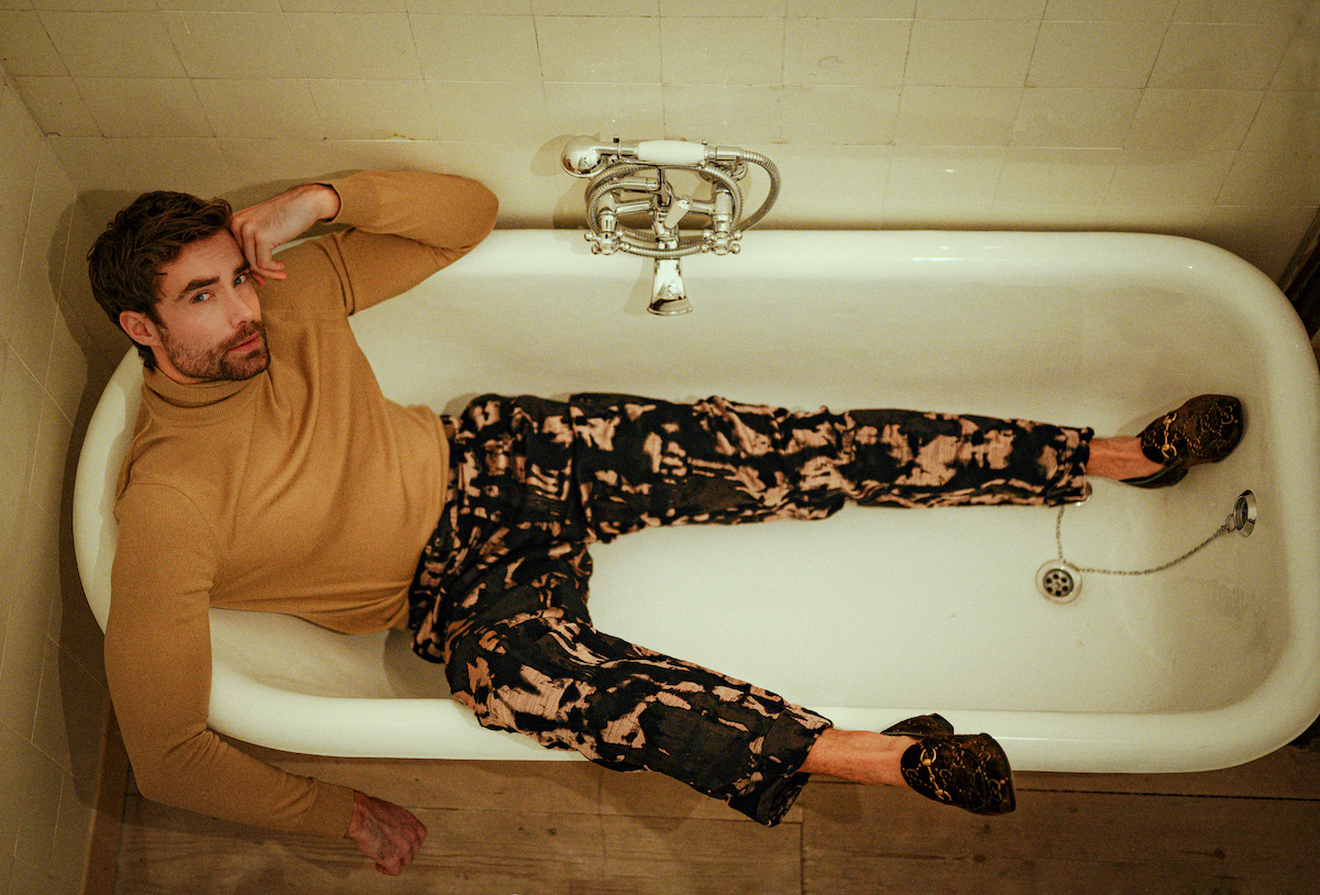 Водолазка Sandro, брюки Paul Smith, лоферы Gucci