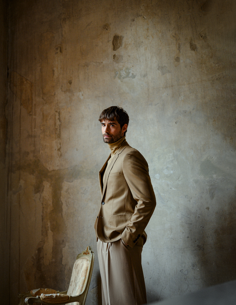 Водолазка и пиджак — Sandro, брюки Zara