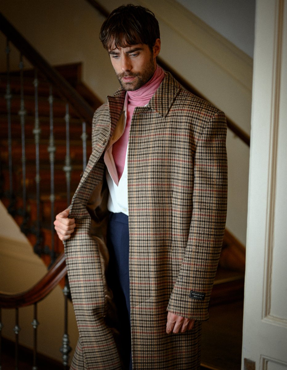 Водолазка Dior, сорочка Arket, брюки Gucci, пальто Balenciaga