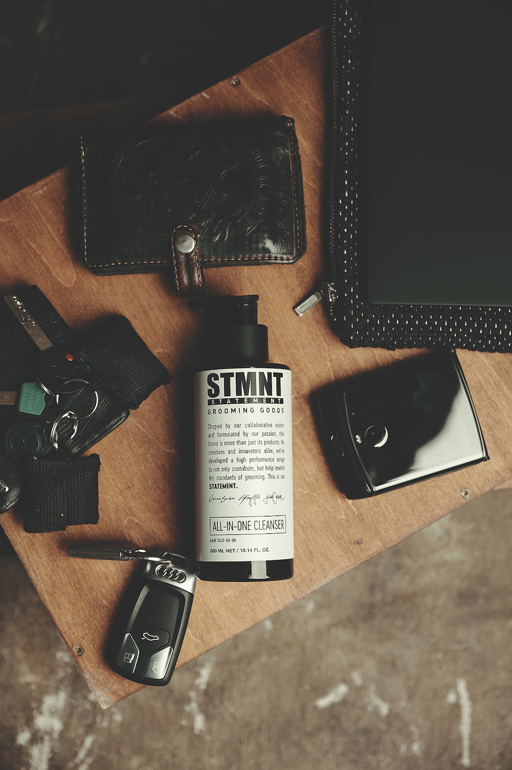 Светр, ANTONIO FALSETTI (Helen Marlen Mandarin), піджак, ACNE STUDIOS (Helen Marlen Mandarin). У створенні образу використано шампунь для волосся, бороди, обличчя та тіла, STMNT – Statement Grooming Goods 