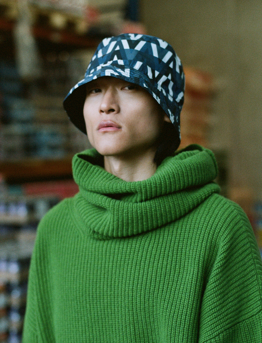 Светр 8 Moncler Palm Angels, панама Valentino Garavani 