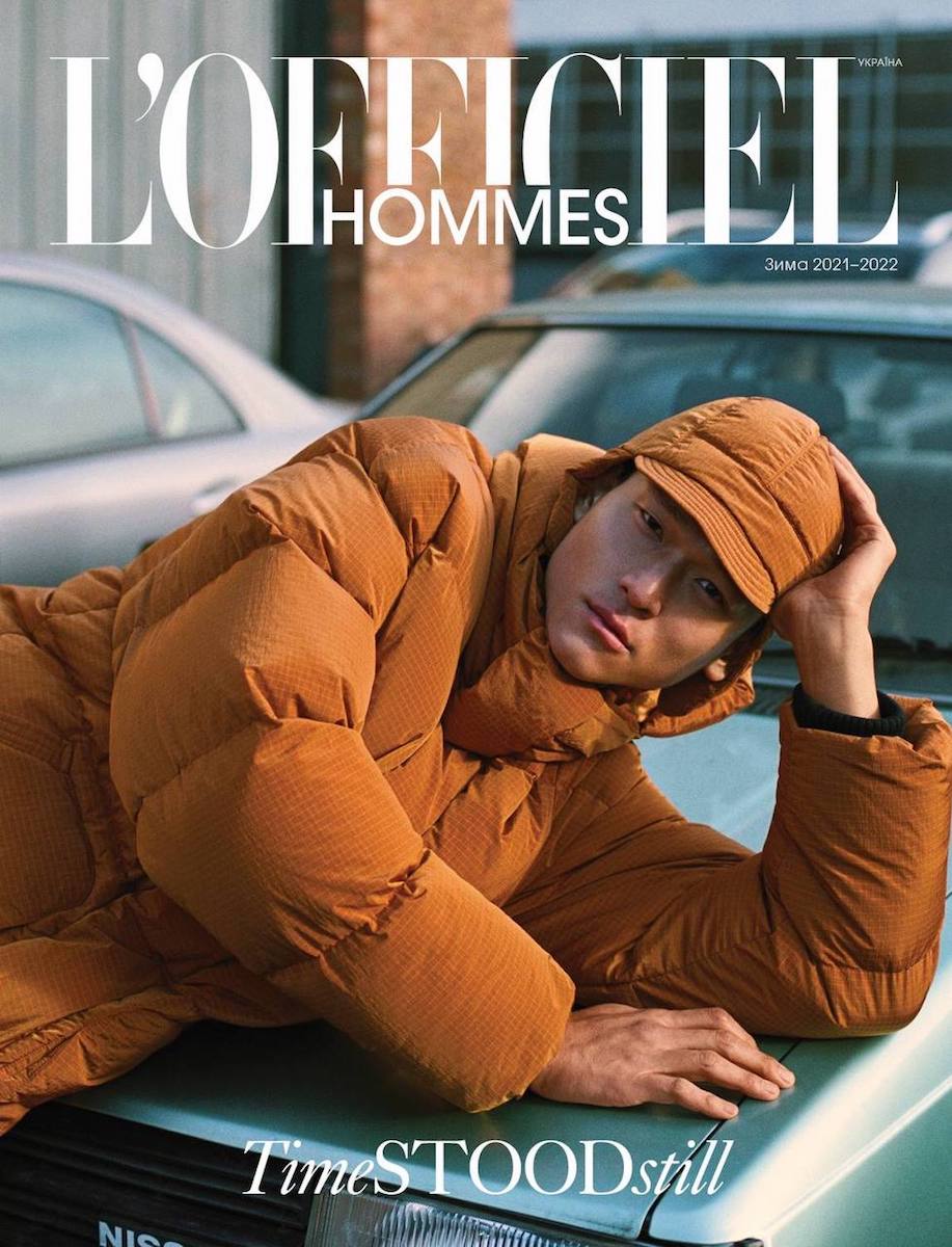 На Шелдоні: куртка, кепка – IENKI IENKI