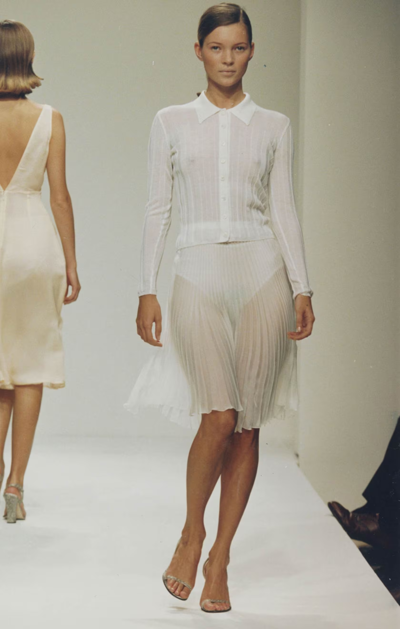 Кейт Мосс демонструє мінімалізм 90-х, Prada весна-літо 1995