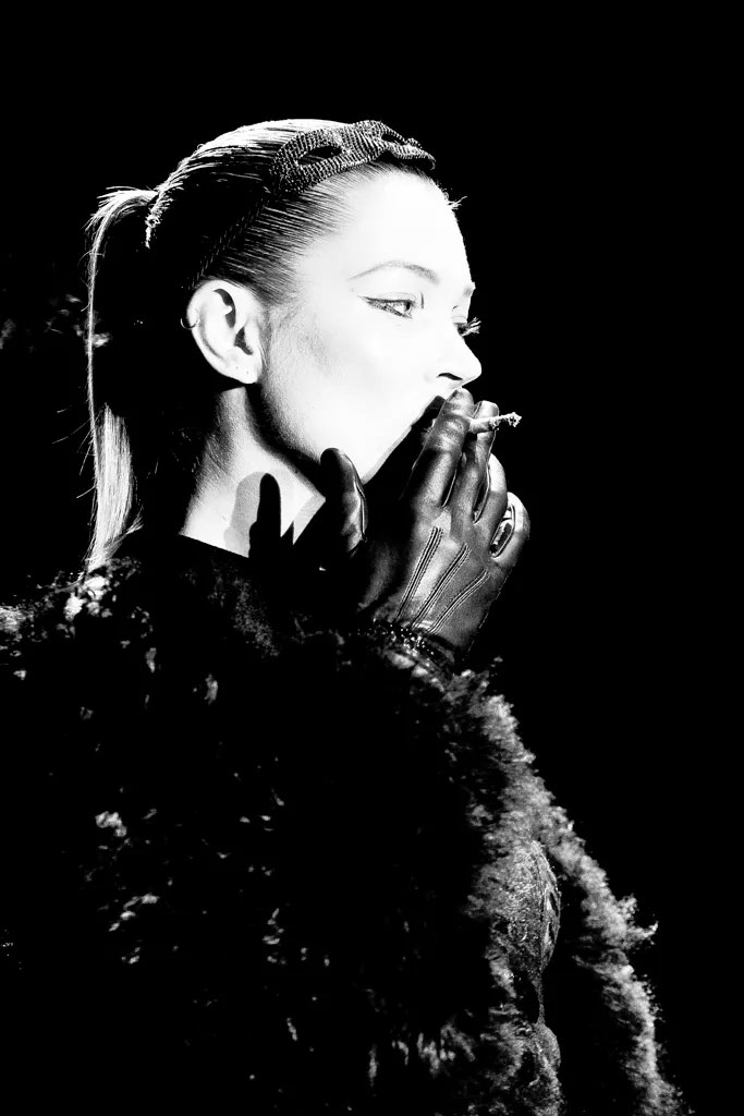 Кейт Мосс із сигаретою на подіумі, Louis Vuitton осінь-зима 2011