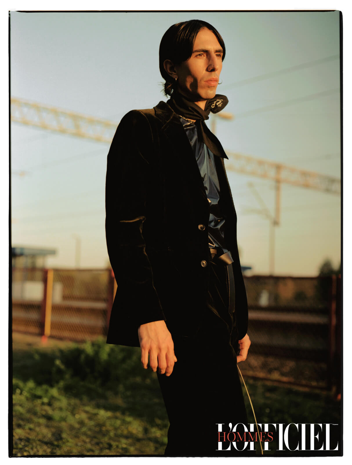 Пиджак Joseph, футболка Our Legacy, брюки Joseph, бандана  и ремень – Christian Dior  