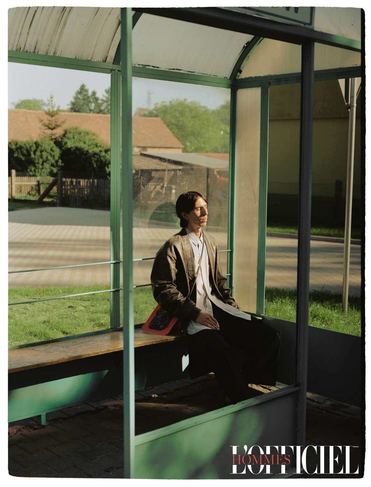 Кожаная куртка и сумка – Kenzo, рубашка Comme des Garçons 