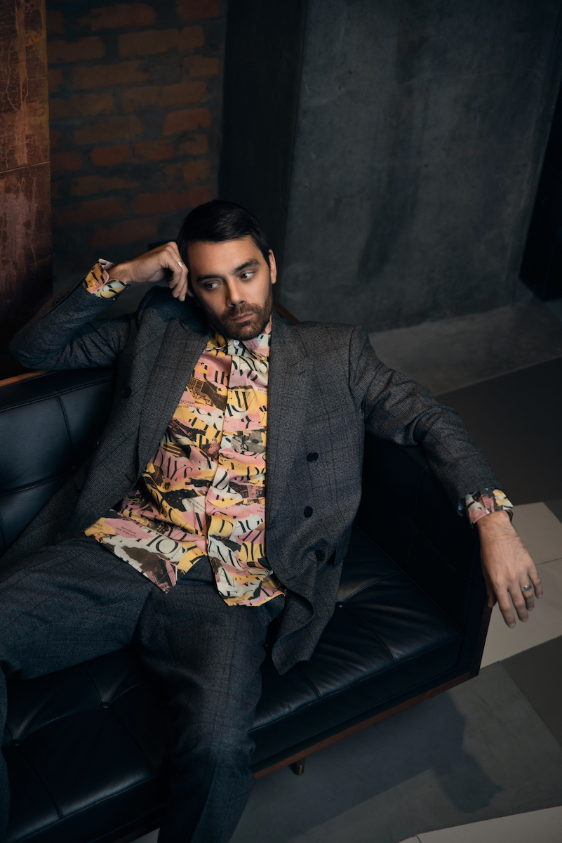 Костюм Burberry, рубашка Saturdays NYC