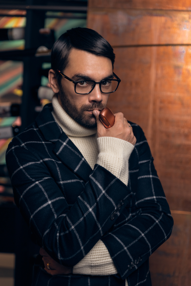 Пиджак Burberry, свитер Theory