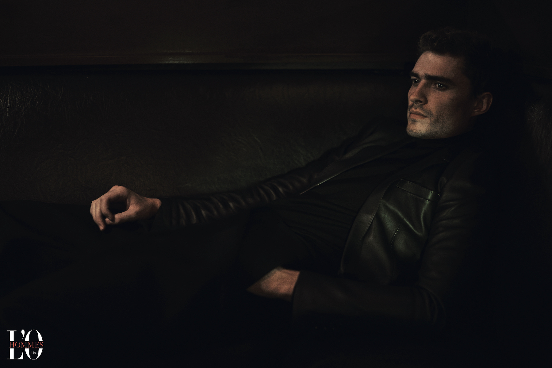 Куртка Berluti, свитер Boss, брюки Bottega Veneta