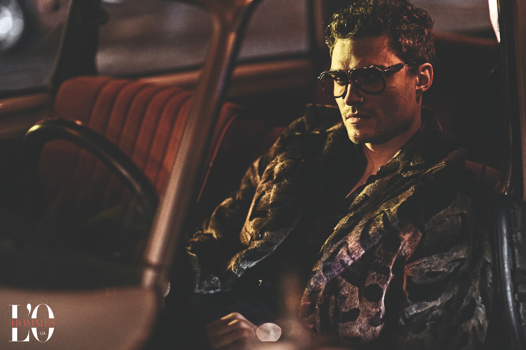 Шуба Dior, рубашка Jitrois, очки Jaques Marie Mage