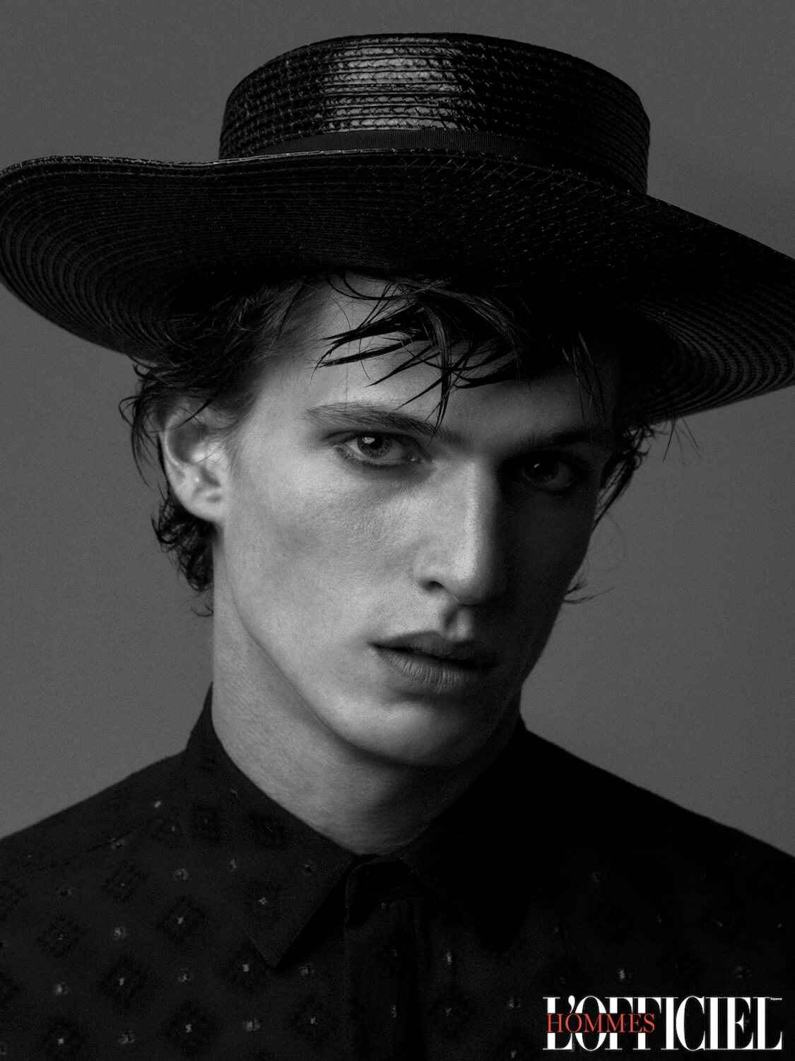 Рубашка и шляпа Saint Laurent 