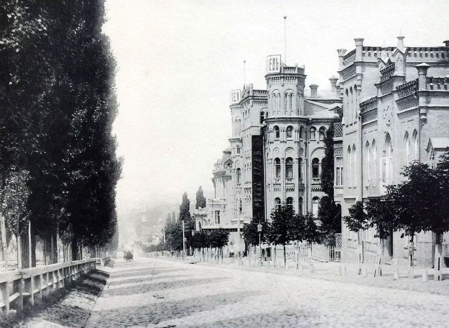 Бульвар Тараса Шевченка, 34