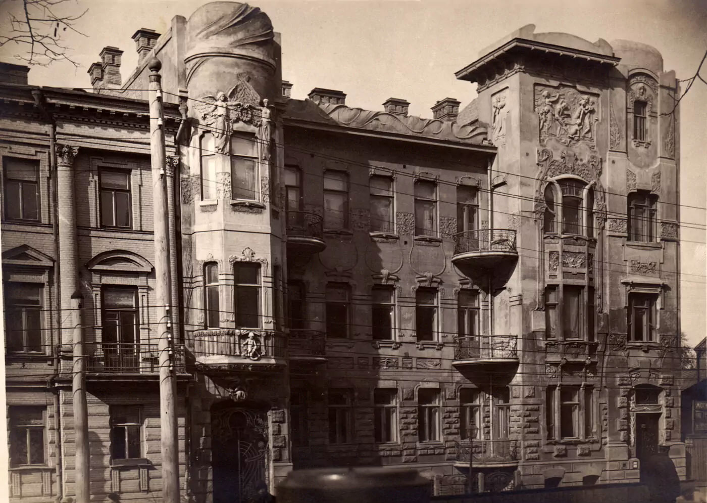 Будинок зі зміями, вулиця Велика Житомирська, 32