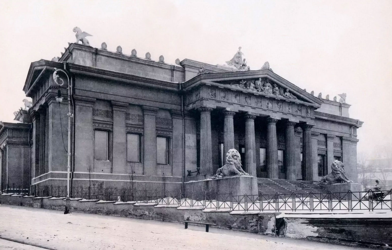 Вулиця Михайла Грушевського, 6