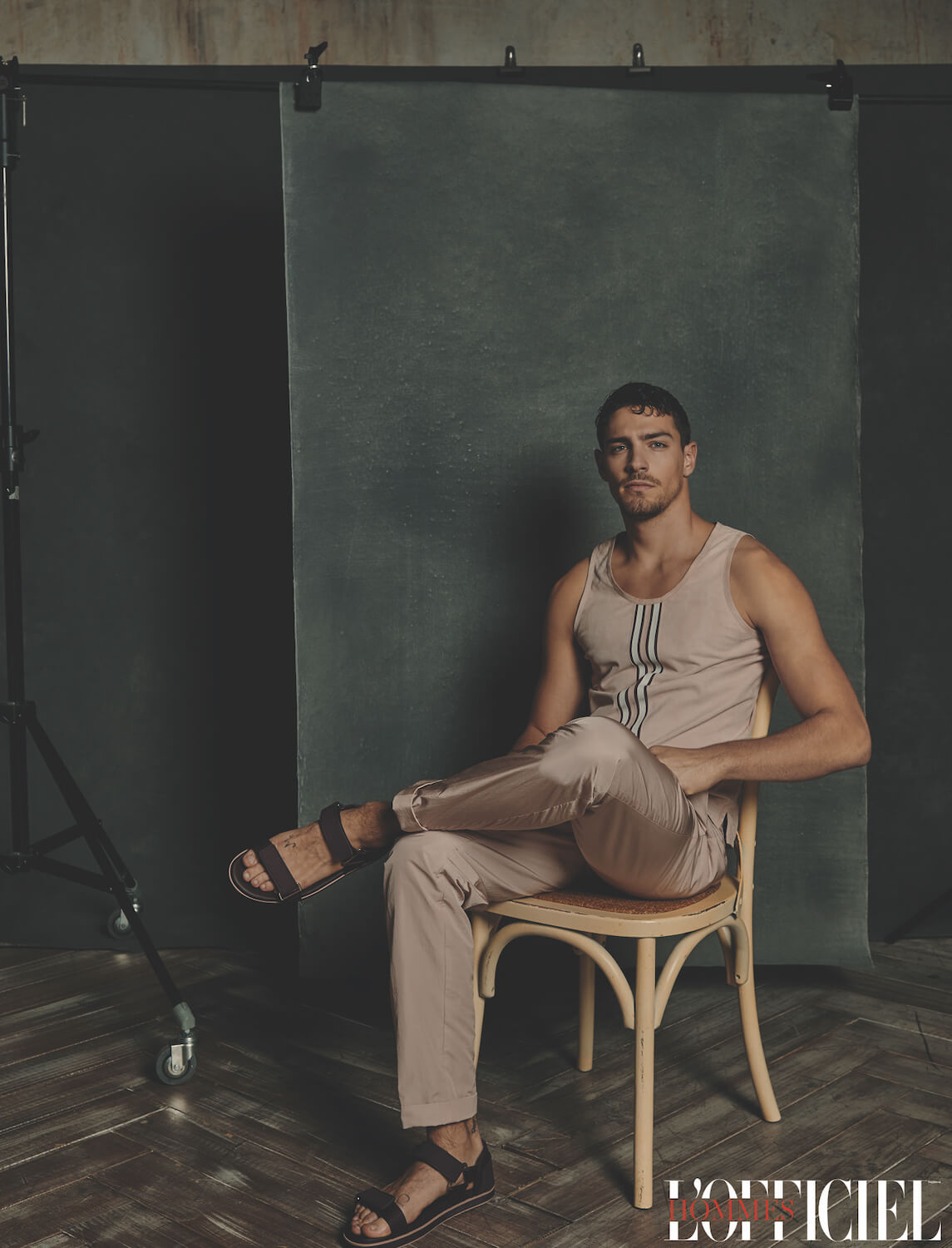 На Марио: майка, брюки, сандалии – Boss 