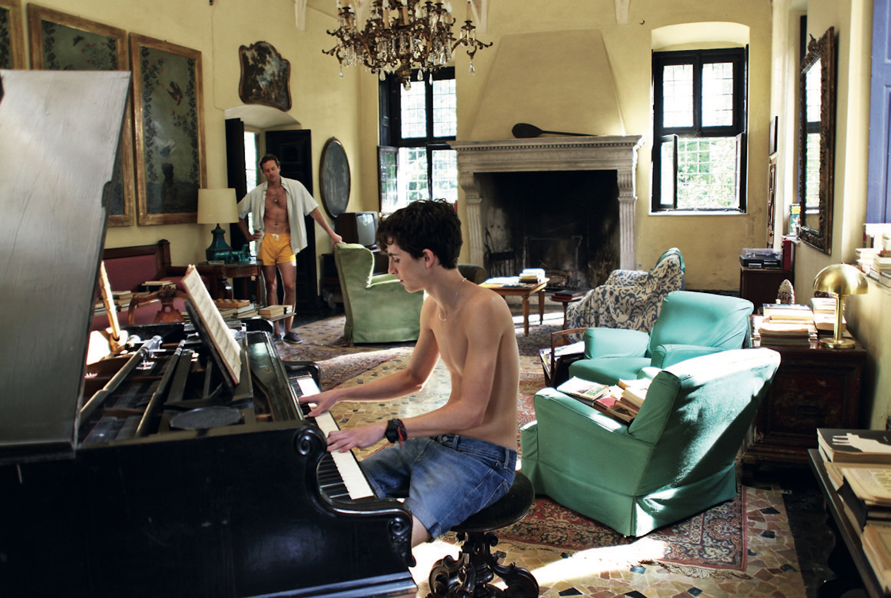 На съемке фильма «Зови меня своим именем»: Арчи Хаммер и Тимоти Шаламе на вилле «Альбергони» в Ломбардии