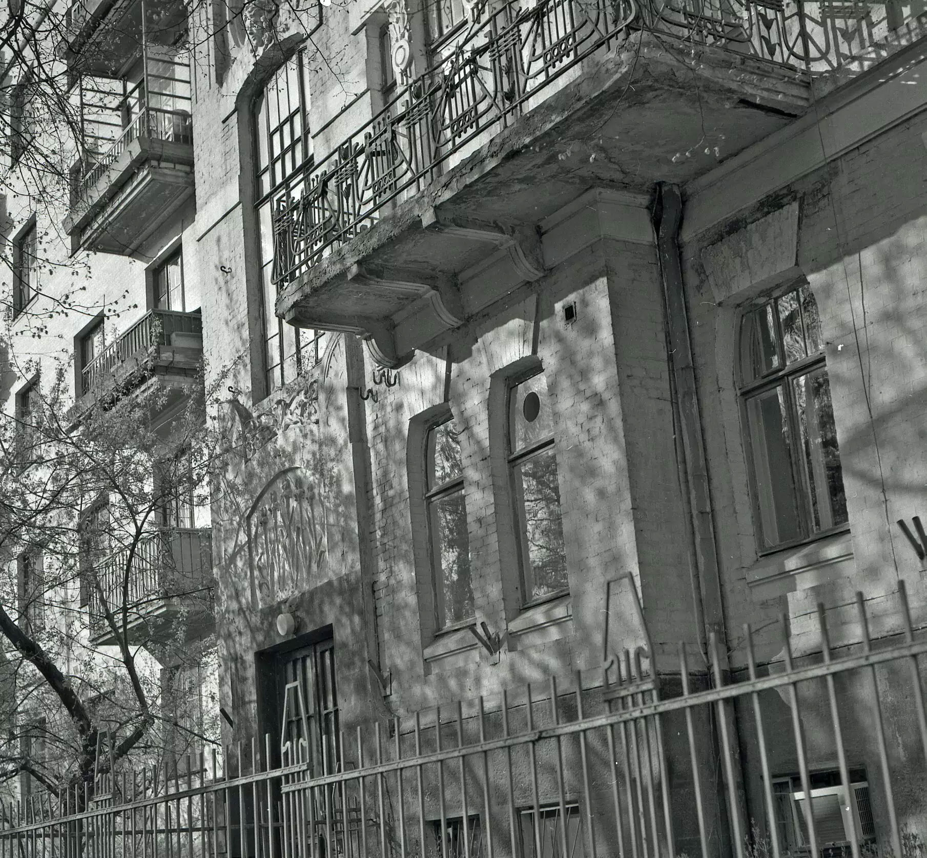 Вулиця Юрія Іллєнка, 8