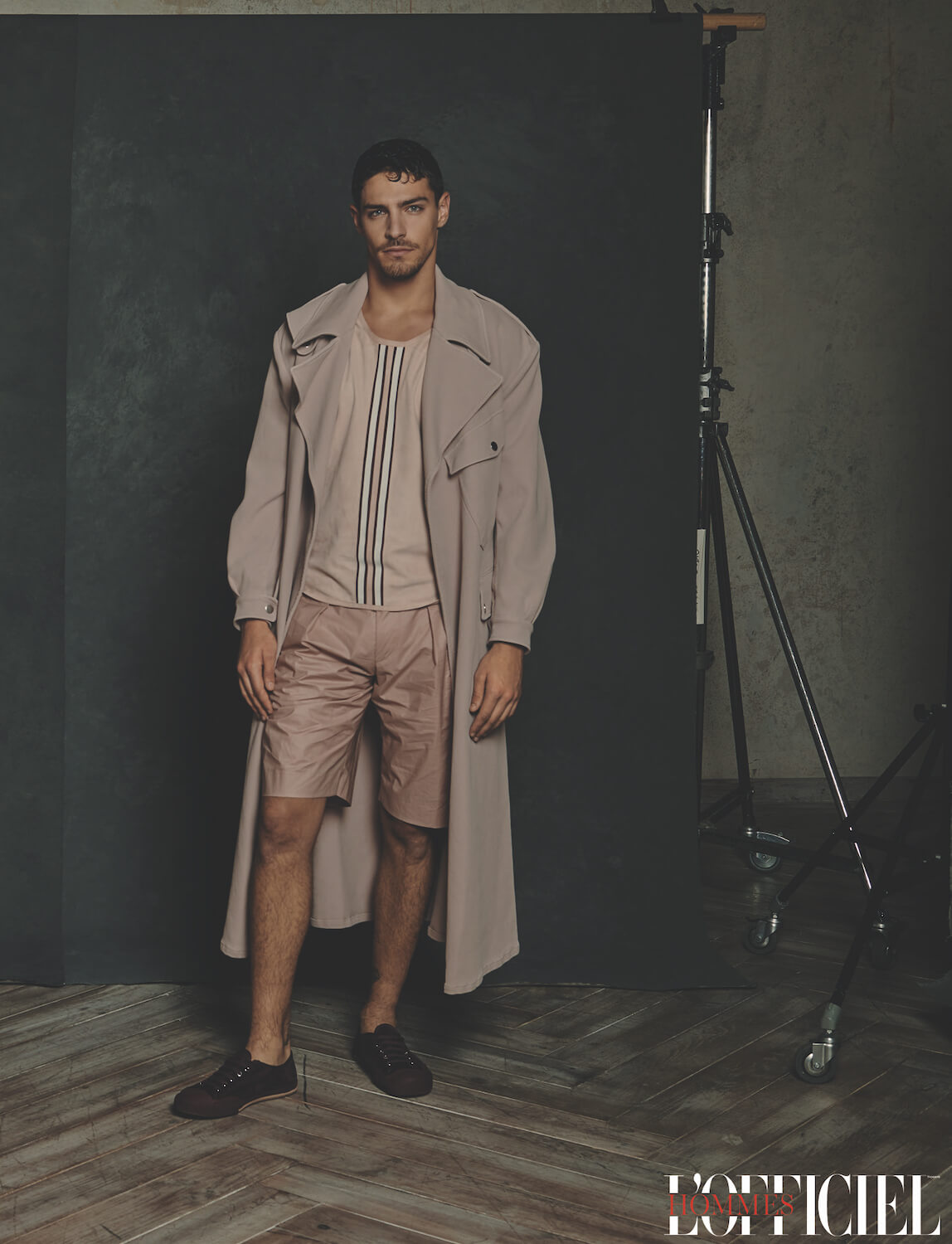 На Марио: пальто, майка, шорты, кеды – Boss 