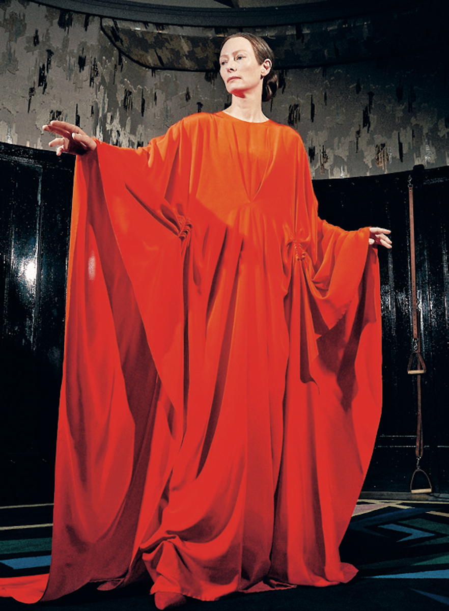 Тильда Суинтон в наряде, созданном специально для фильма «Суспирия»