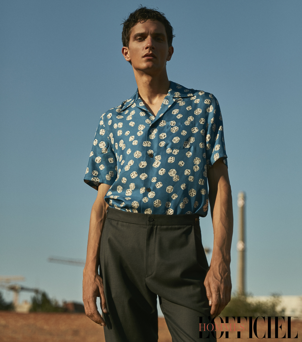 Рубашка: LOUIS VUITTON; Брюки: GIORGIO ARMANI
