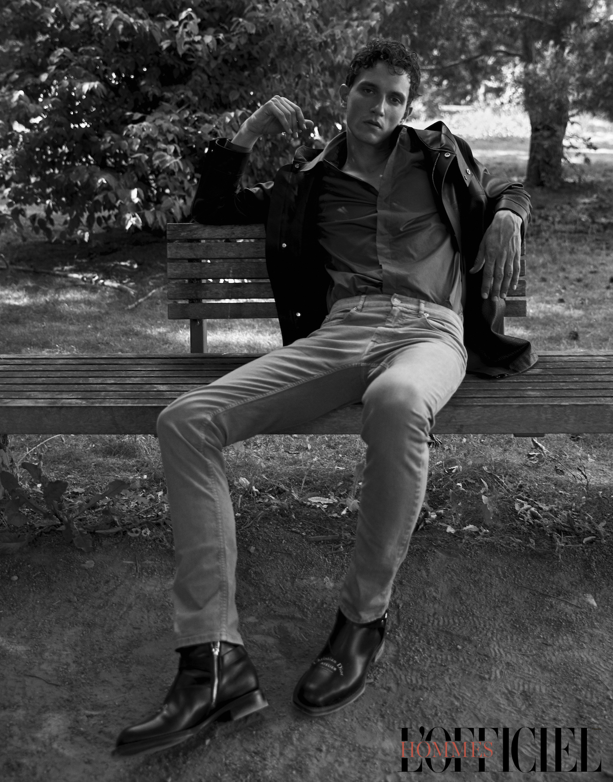 Куртка: LOUIS VUITTON; Рубашка: ERMENEGILDO ZEGNA COUTURE; Брюки: ISABEL MARANT ; Ботинки: CHRISTIAN DIOR ATELIER