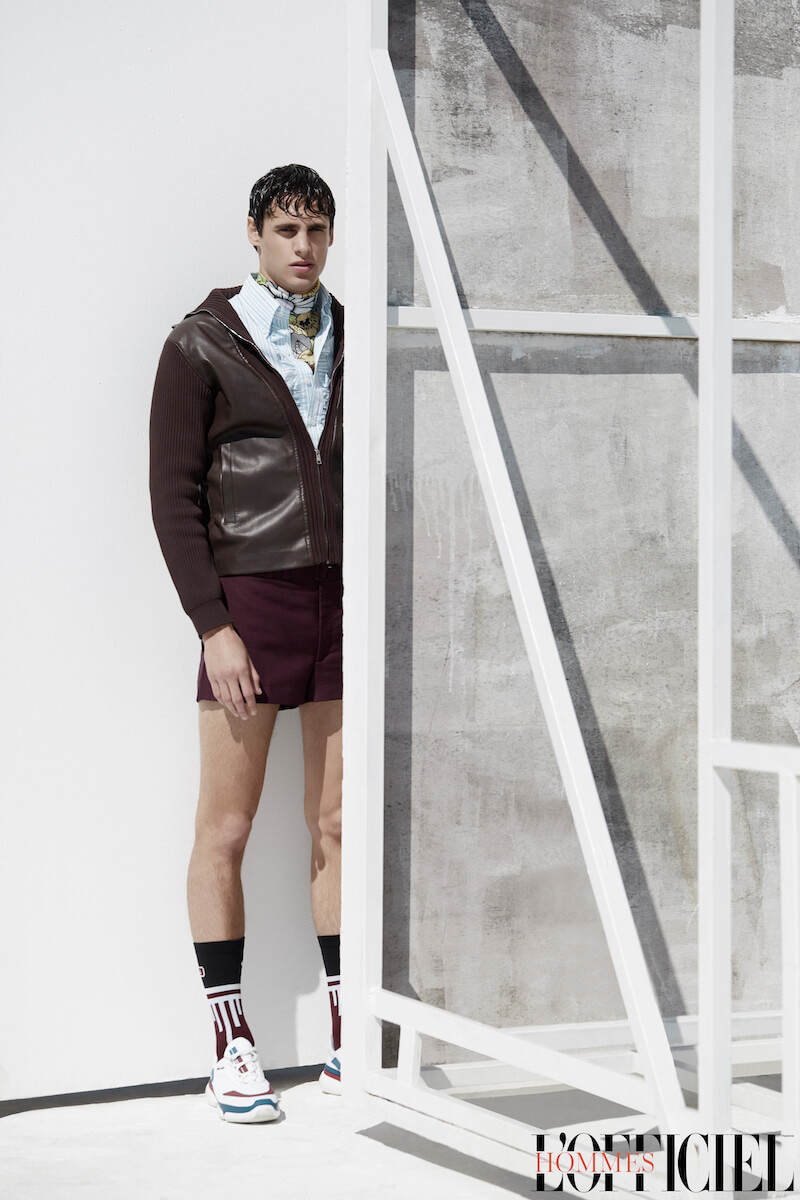 Водолазка, сорочка, кардиган, шорты, носки и кроссовки – Prada