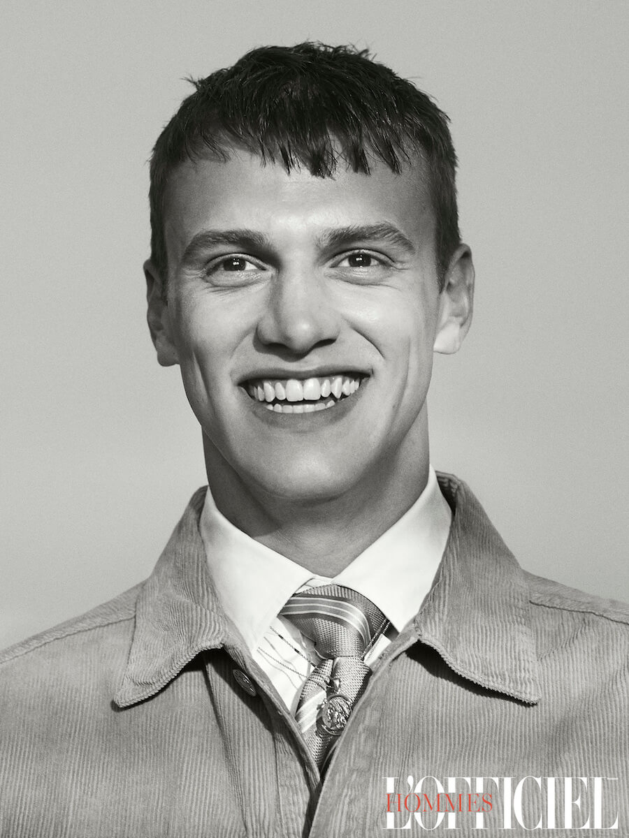 Вельветовые брюки Brooke Brothers, рубашка Gucci, вельветовый жакет Isabel Marant, ожерелье Adina’s Jewels 