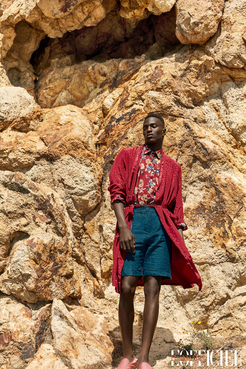 Рубашка Etro, халат Olatz Schnabel, шорты Adolfo Dominguez, обувь Castaner