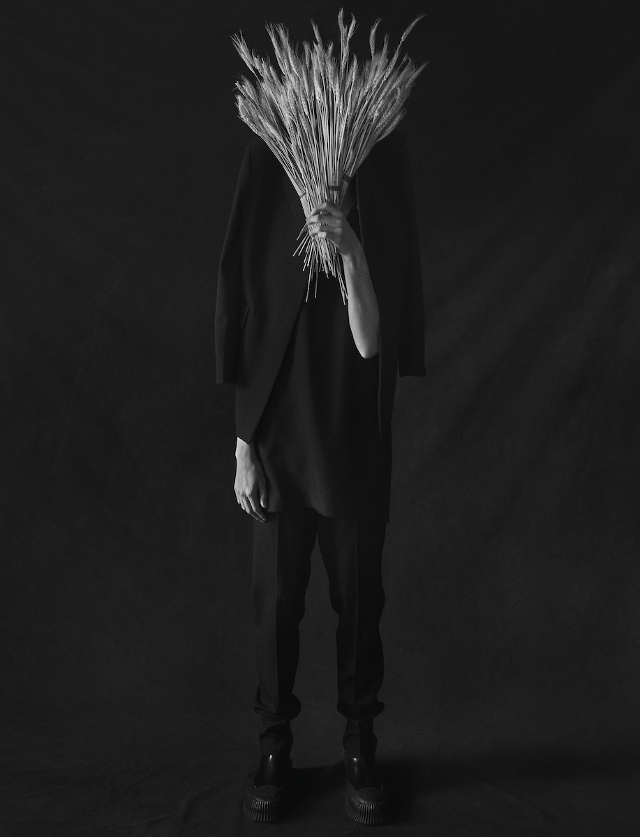 Футболка, костюм и обувь — Jil Sander by Lucie and Luke Meier 