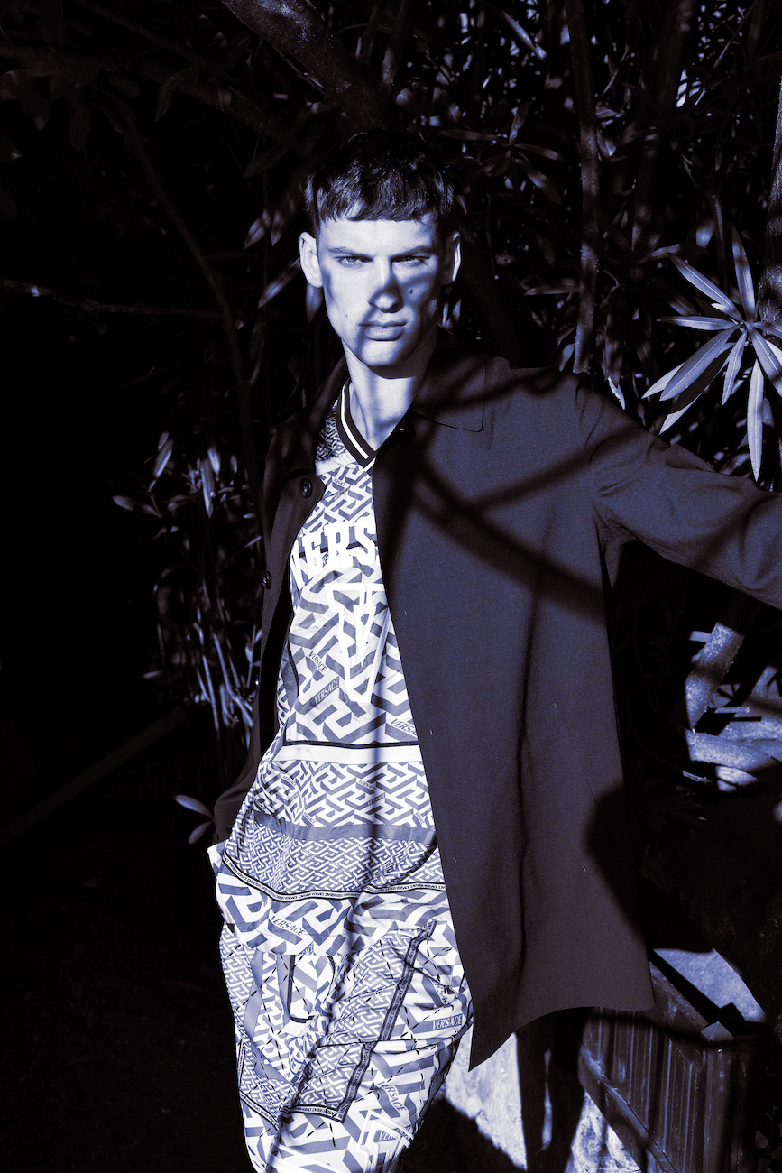 Тренч PT Torino, сорочка і шорти Versace