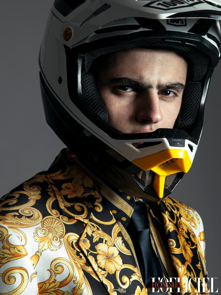 Куртка, рубашка и галстук – Versace, зажим для галстука Burberry 