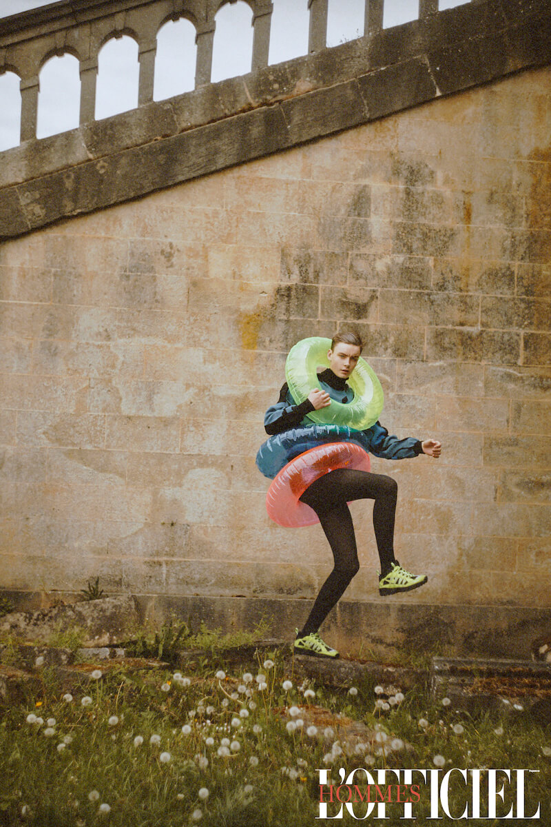 Водолазка 1X1 Studio, леггинсы Wolford, кроссовки Supreme x Nike