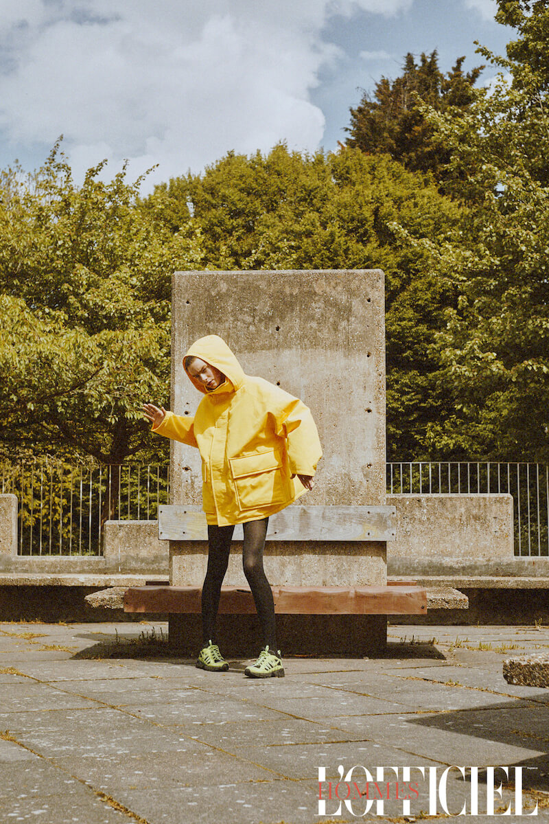 Куртка Angel Chen, леггинсы Wolford, кроссовки Supreme x Nike 