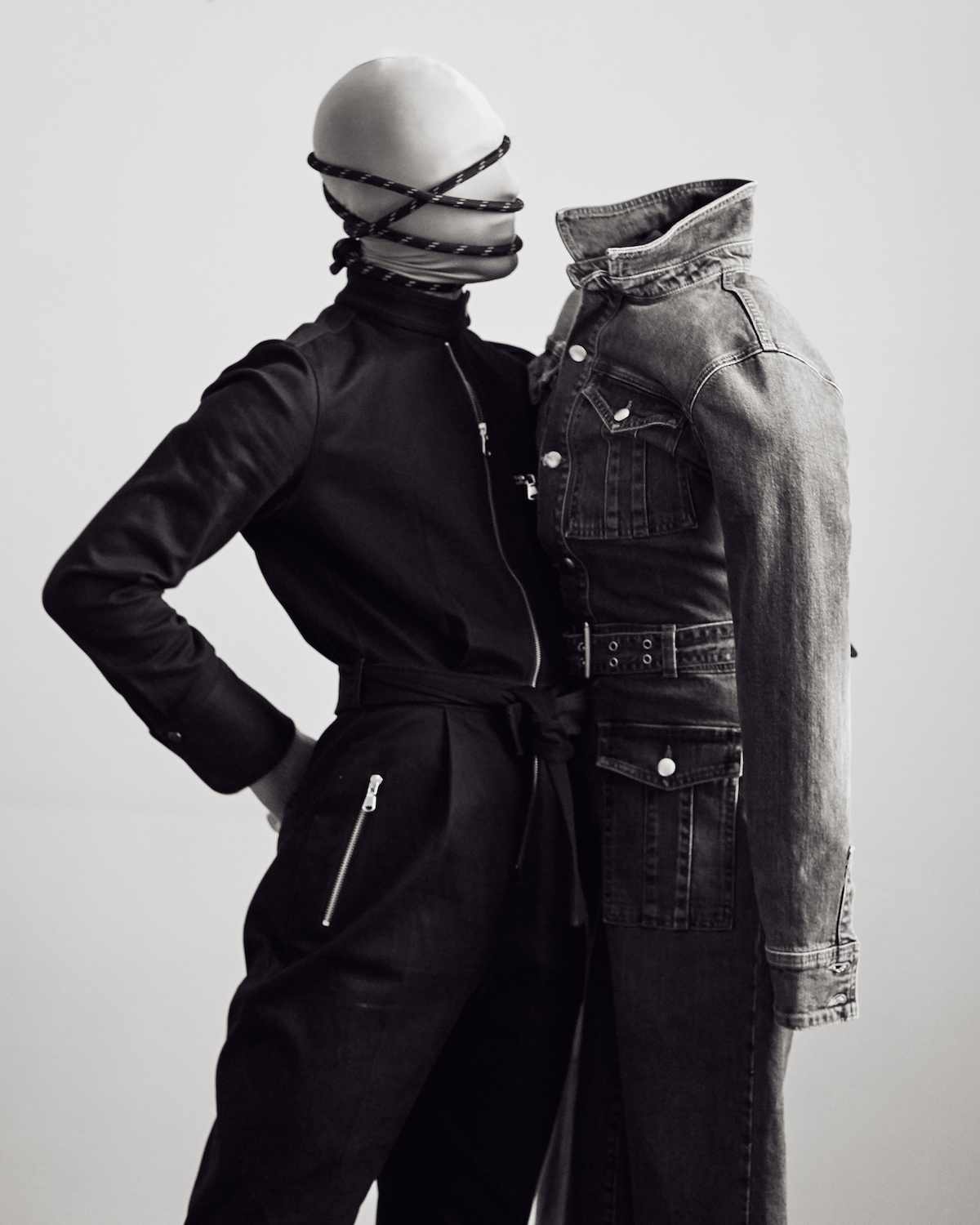 Слева: комбинезон Equipment. Справа — Frame