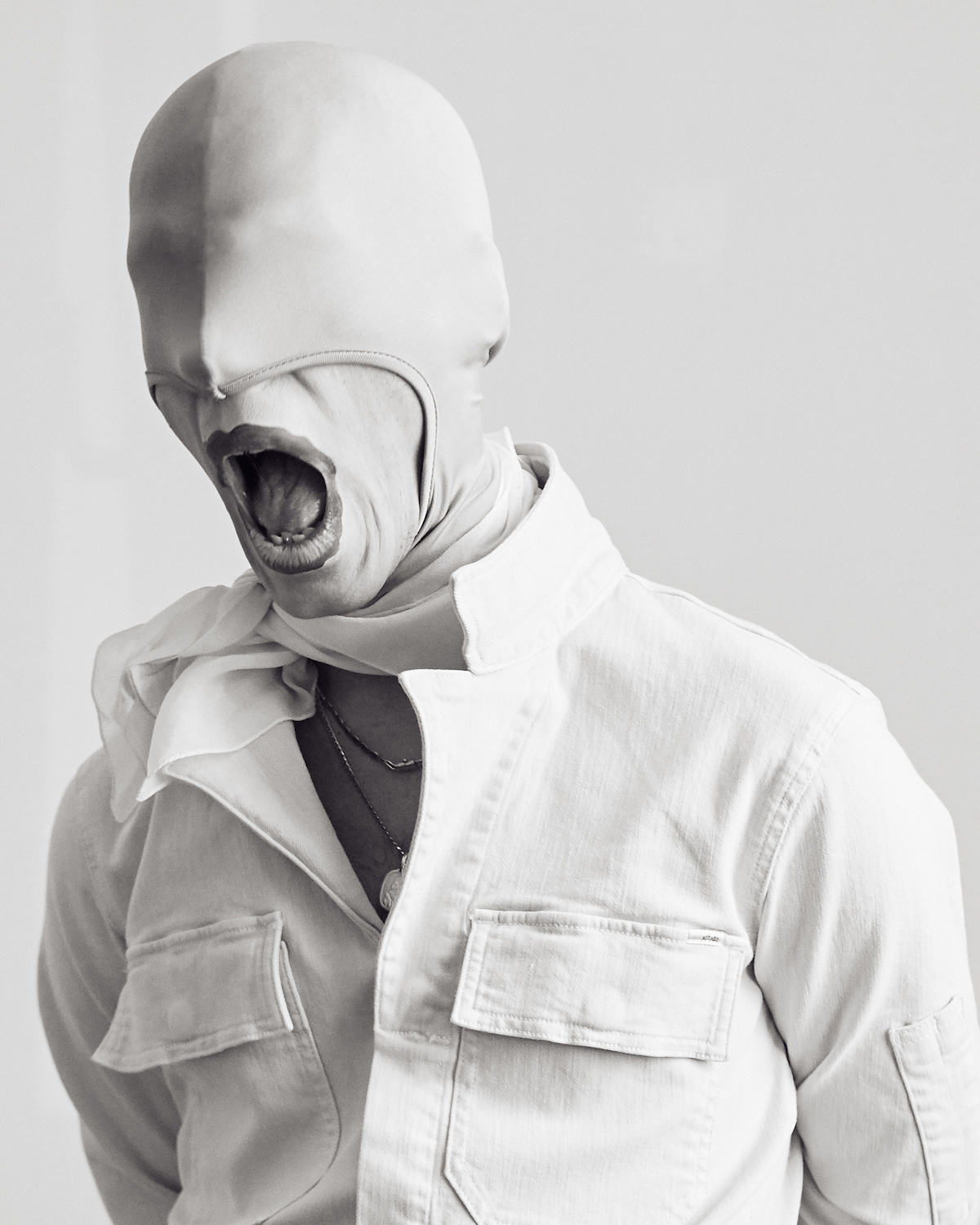 Комбинезон Mother, балаклава и палантин — собственность фотографа