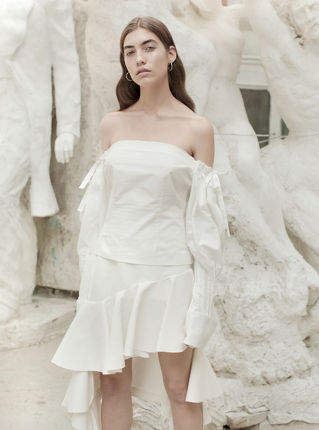 На Полине топ Jacquemus, юбка Jacquemus